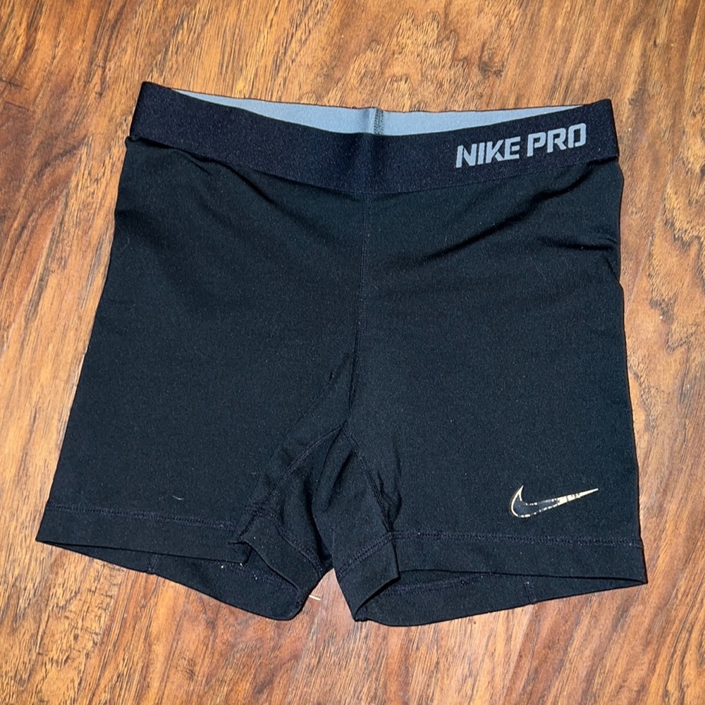Black Nike pro shorts spandex
